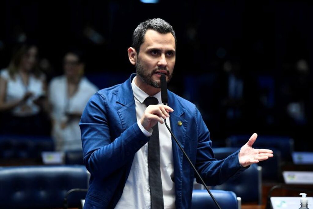 Cleitinho diz ter ouvido Espírito Santo e volta a pedir candidatura em MG após vaivém