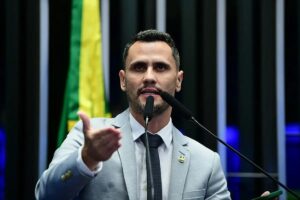 MG: quem tem que pagar essa conta é o governo federal, diz Cleitinho sobre fim da escala 6×1