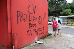 PM faz operação contra avanço do Comando Vermelho no Rio