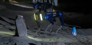 China planeja enviar cães-robôs para uma base na Lua em 2035