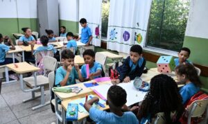 Ensino integral amplia desempenho de alunos vulneráveis no Ideb 2025