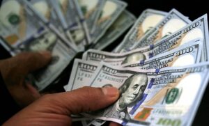Dólar no fim de 2026 segue em R$ 5,20 pela oitava semana seguida, aponta Focus