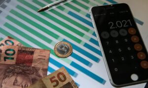 Mercado reduz projeção da Selic para 2026 a 13,75%