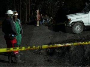 equipes de resgate tentam encontrar seis trabalhadores presos apos uma explosao em uma mina de carvao ilegal na colombia 1770407353228 v2 450x337