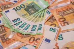 Zona do euro: índice de confiança do consumidor (preliminar) sobe a -15,5 em agosto
