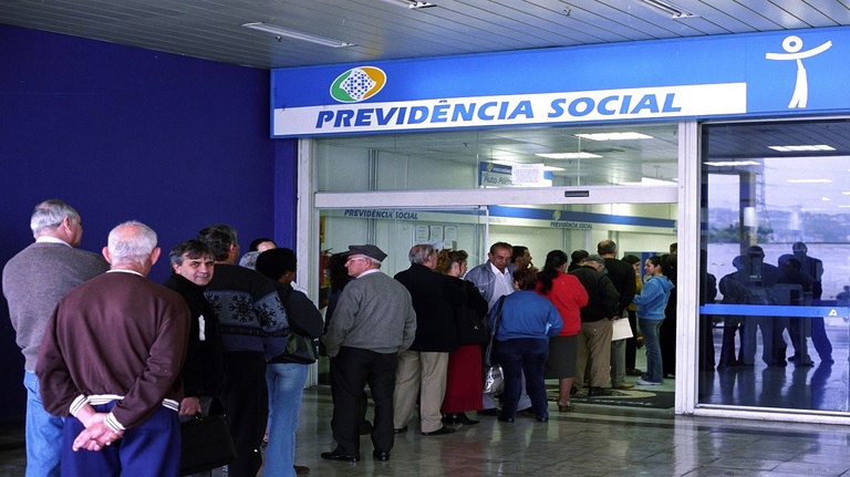 INSS abre mutirão com 10,3 mil vagas para perícia e avaliação
