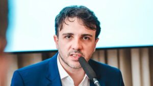 Em reunião com dirigentes do BofA, Renan Santos tratou de corte de gastos e fim das bets