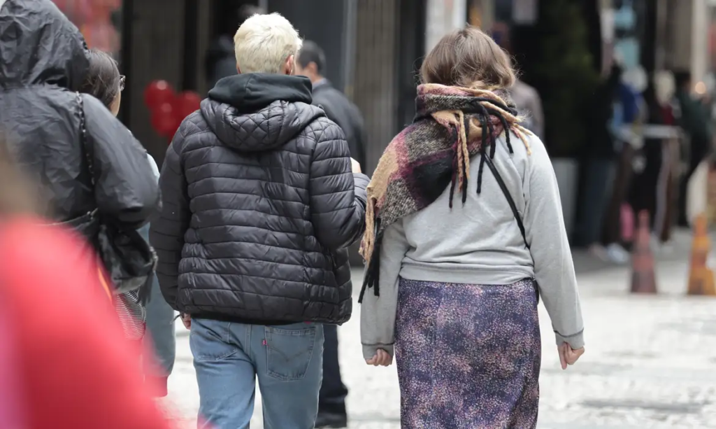 Frio avança sobre o centro-sul e derruba temperaturas no Sul