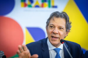 Principal problema da indústria de SP é a concorrência com a China, diz Haddad no ABC paulista