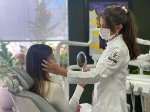 Justiça considera ilegal regra que autoriza dentistas a fazer harmonização facial
