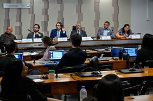 Cotas na residência médica dividem audiência na CDH