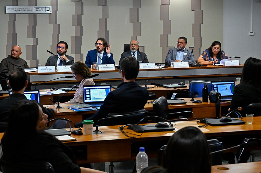Cotas na residência médica dividem audiência na CDH
