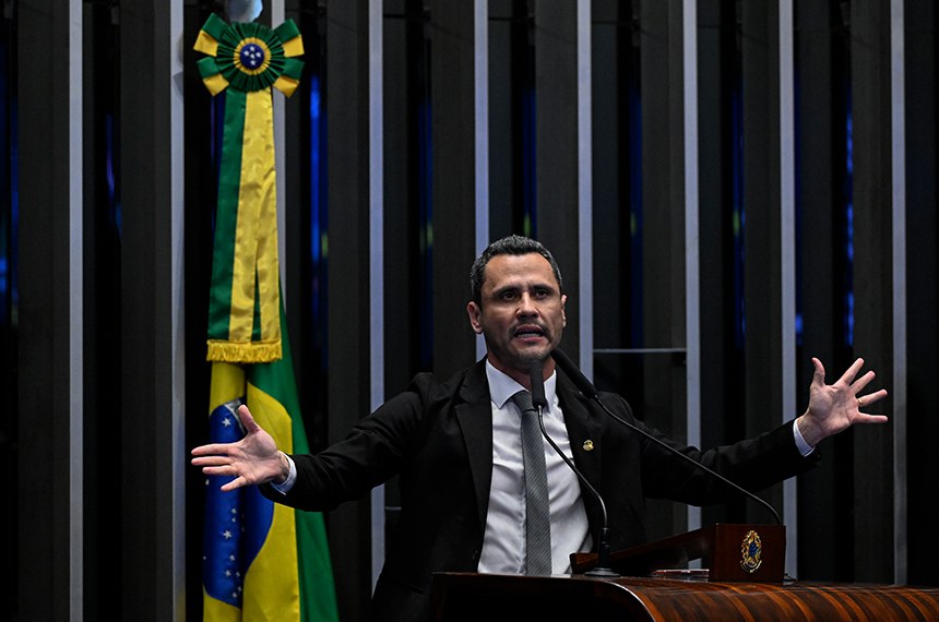 Cleitinho lamenta morte do irmão e diz estar em luto