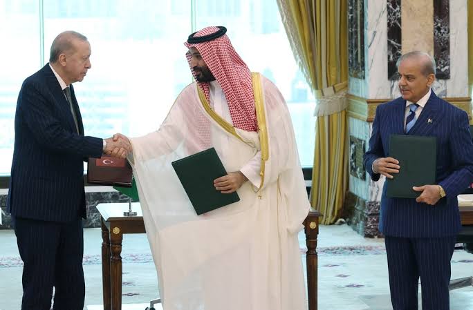 Arábia Saudita, Turquia e Paquistão assinam pacto militar