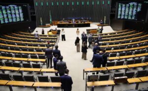 Câmara veta termo ‘ditadura militar’ e propõe cortes em livro sobre Independência