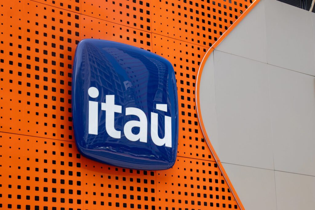 Itaú vende operação de varejo na Colômbia e no Panamá por R$ 2,5 bilhões