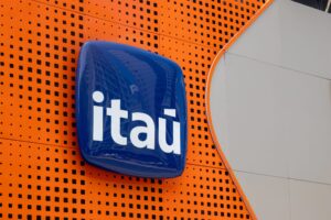 Itaú vende operação de varejo na Colômbia e no Panamá por R$ 2,5 bilhões