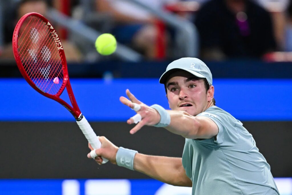 João Fonseca vence Van de Zandschulp e avança em Cincinnati