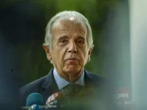 Se os EUA invadirem o Brasil, a gente terá que abrir o portão, diz José Múcio
