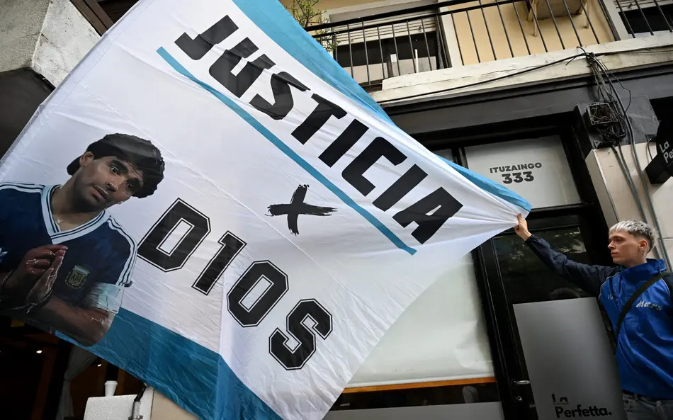 Maradona comia pouco e ficava prostrado na cama, revela cuidador em julgamento