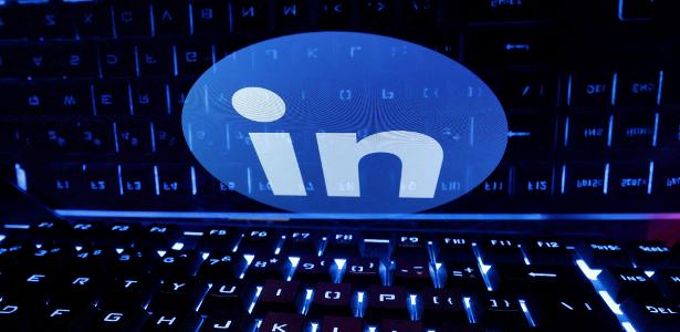 LinkedIn adiciona botão para denunciar publicações criadas por IA