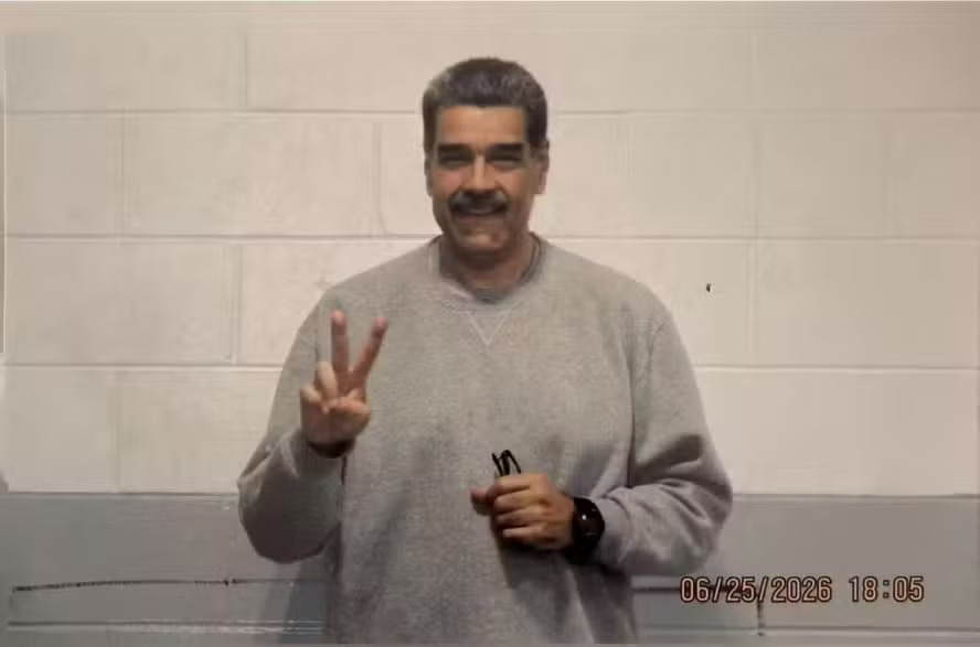 Sorridente e com mensagem religiosa, Maduro aparece em fotos na prisão nos EUA