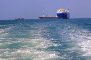 Um navio afundou no Mar Vermelho após ataque vindo do Iêmen