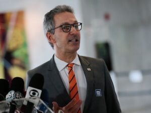 Zema deixa BH e se muda para São Paulo de olho na campanha