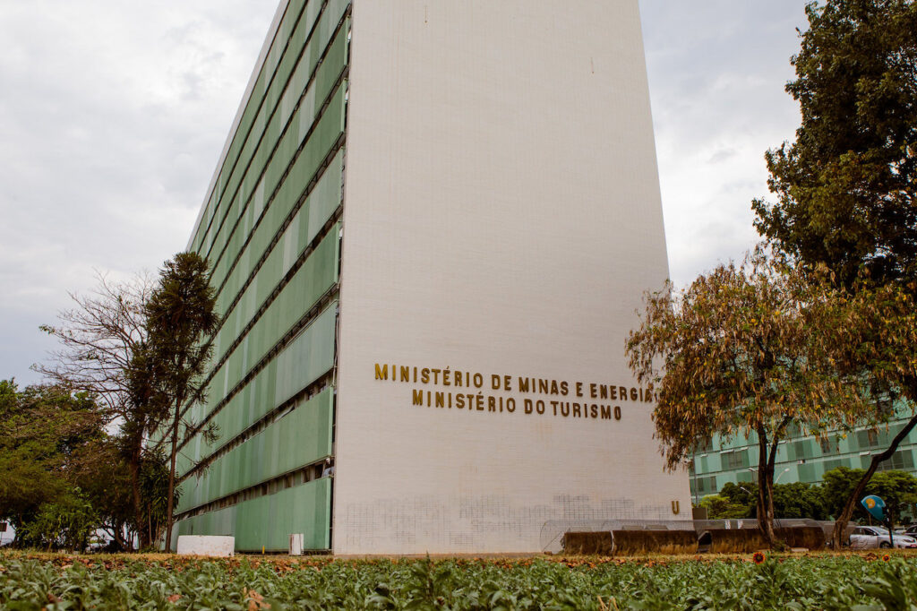 MME informa exoneração de secretária de Mineração