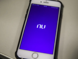 Nubank dribla calotes, dá mais empréstimos e ações sobem mais de 10%