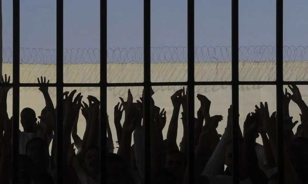 Onze presos fogem de penitenciária após cavar túnel no RN