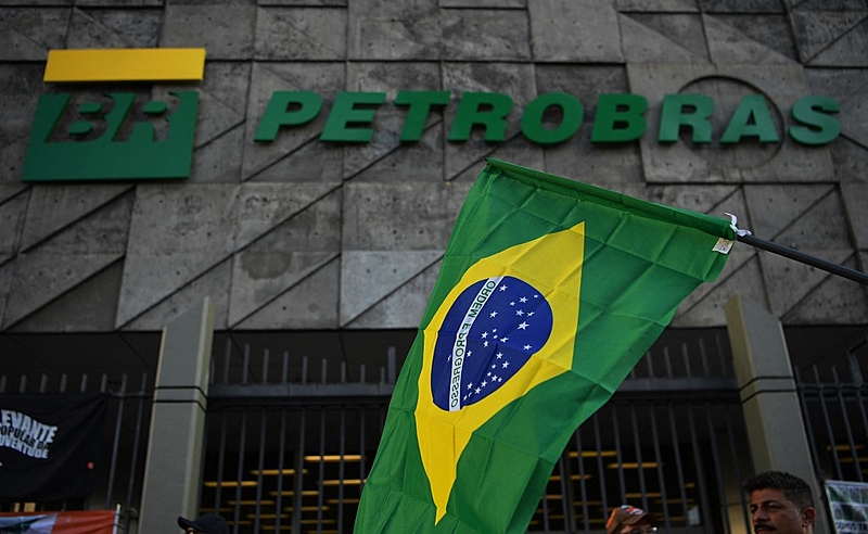 Petrobras dobra lucro e anuncia R$ 17,4 bi em dividendos