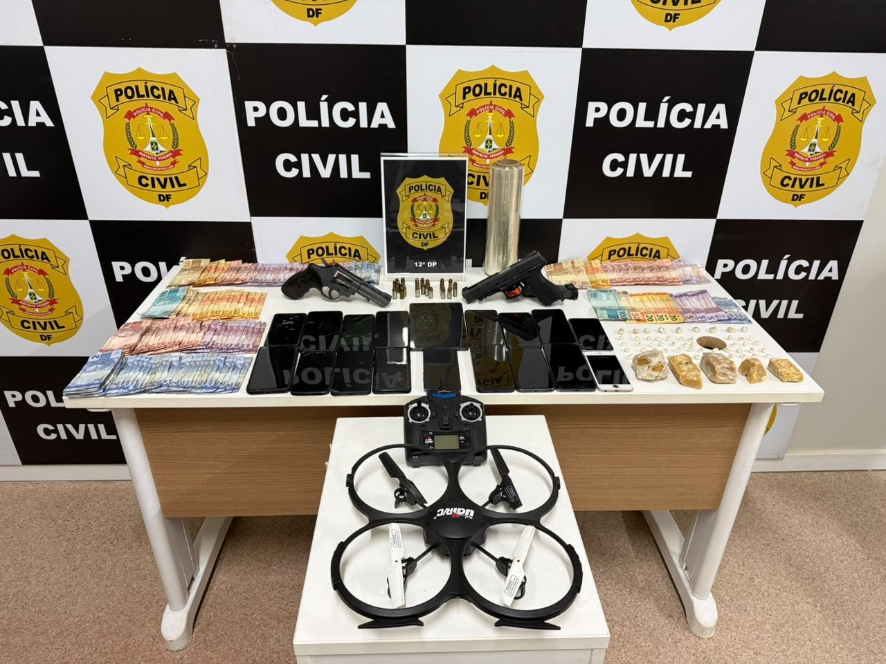 Operação da PCDF prende três suspeitos e apreende crack e armas em Taguatinga