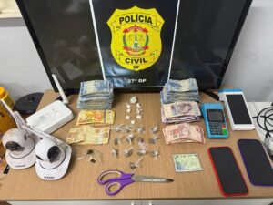 Gêmeos são presos após vender skunk escondida em maço de cigarros no DF