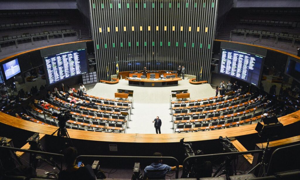 Veja quem lidera a corrida pelas oito cadeiras do DF na Câmara dos Deputados