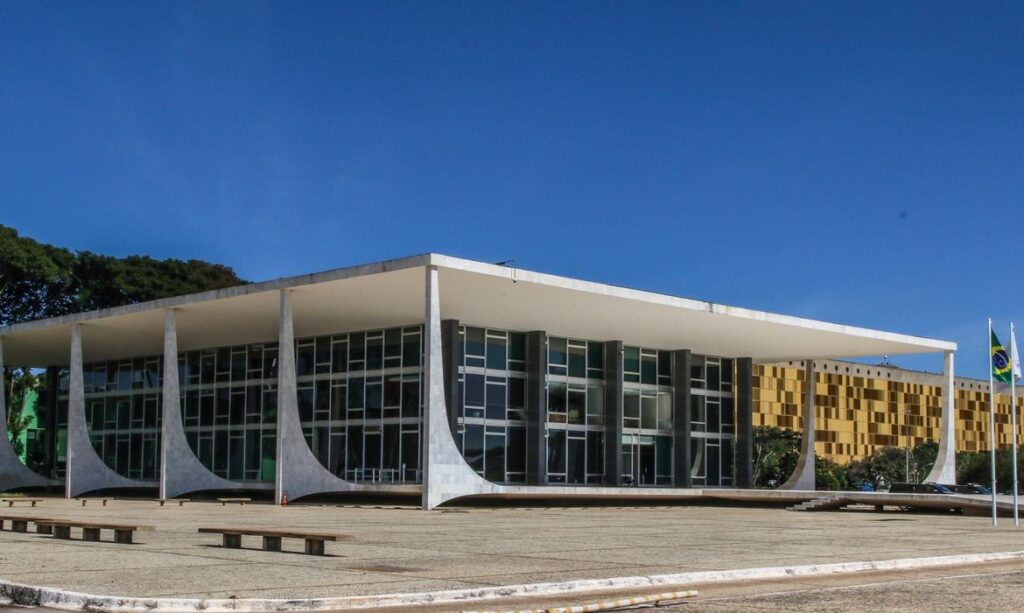 Dino aciona PF após TCU apontar irregularidades em emendas Pix