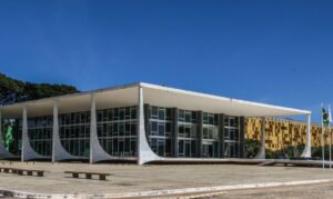Dino aciona PF após TCU apontar irregularidades em emendas Pix
