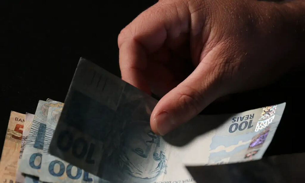 Fluxo cambial total em julho (preliminar) ficou positivo em US$ 1,938 bilhão, afirma BC