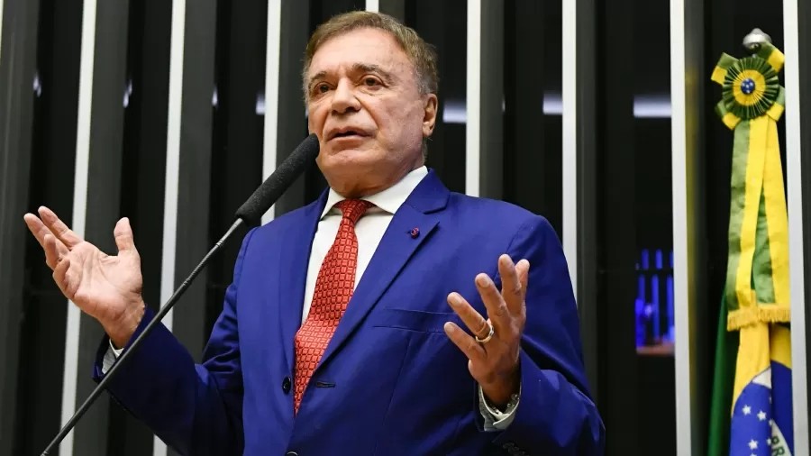 Álvaro Dias desiste da disputa ao Senado pelo Paraná após liderar pesquisas