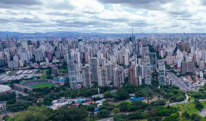 FecomercioSP: mercado de trabalho apoia otimismo do consumidor, apesar de juros e inflação