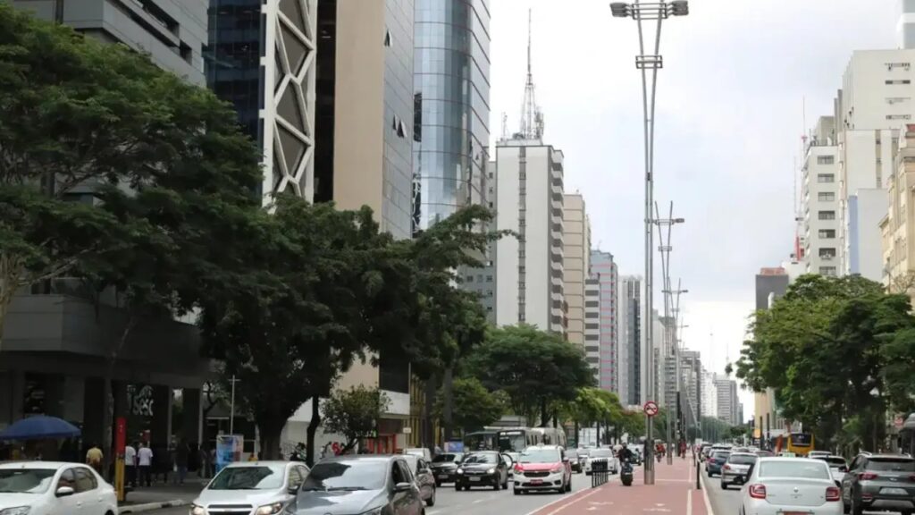 São Paulo tem alerta de baixa umidade do ar em dia de greve em três linhas da CPTM