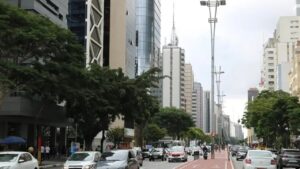 São Paulo tem alerta de baixa umidade do ar em dia de greve em três linhas da CPTM