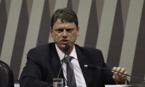 Tarcísio lidera com 45% contra 27% de Haddad em São Paulo, diz pesquisa Datafolha