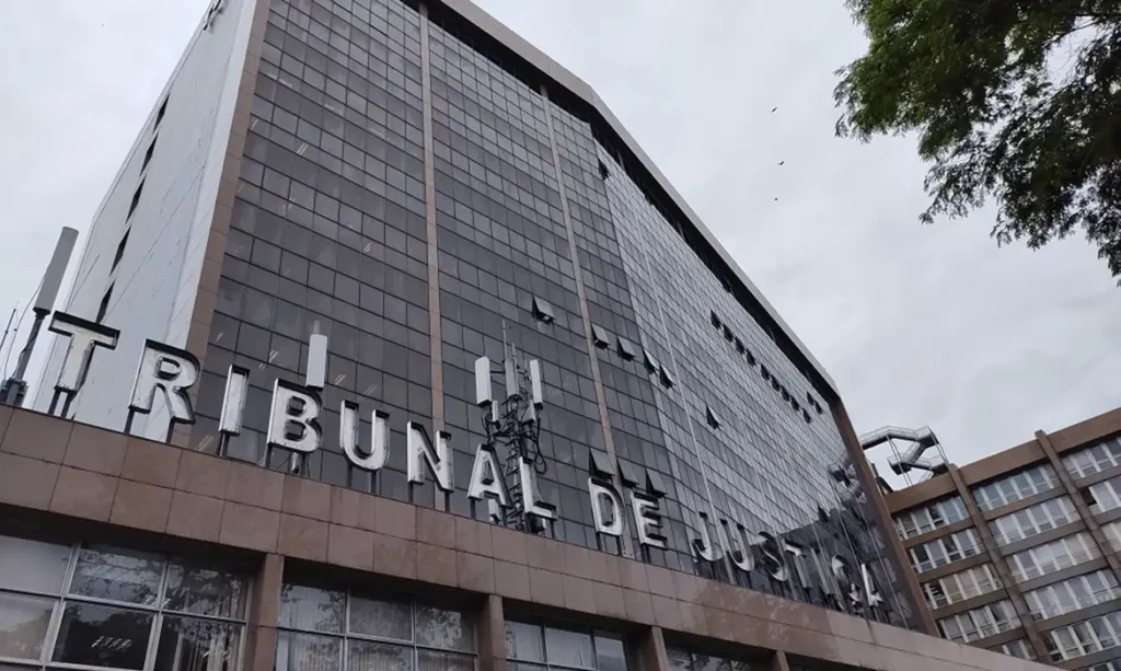 Justiça autoriza Estado a assumir clube e pousada ligados ao CV
