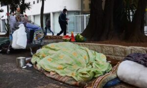 Entre a rua e o acolhimento