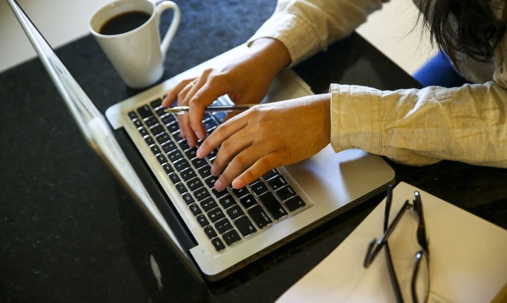 Home office se mantém em patamar superior ao pré-pandemia no Brasil