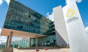 Sessão solene na CLDF destaca papel de administradores