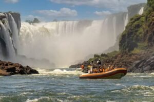 Cataratas do Iguaçu registram vazão cinco vezes maior que a média