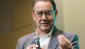 Cury defende Estado ‘mínimo’, mas rejeita ‘ausência de Estado’ de Milei