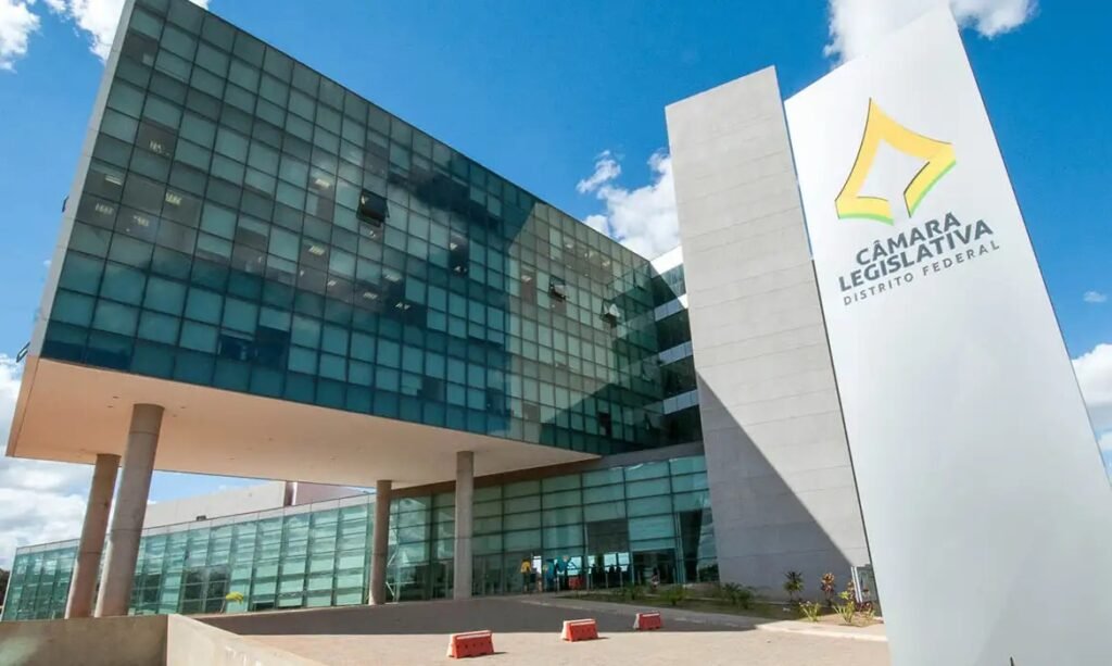 Quase 1 em cada 4 eleitores do DF ainda não escolheu candidato a deputado distrital